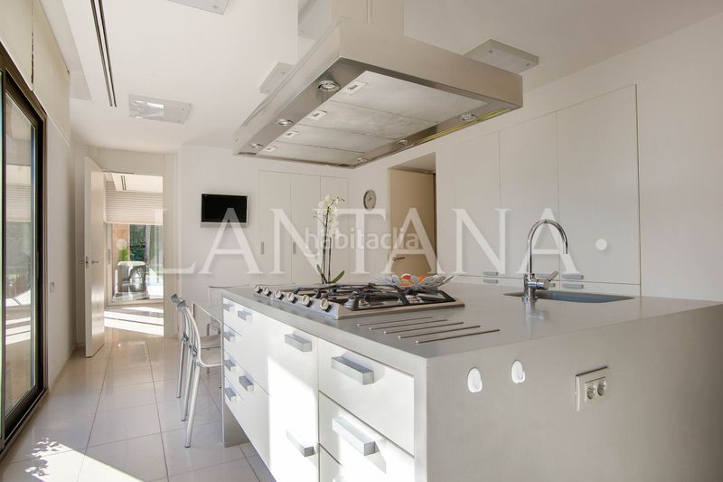 Foto 2e02e874-84ec-4e19-8db8-17145bdd5a4c. Casa amb calefacció aparcament piscina a Pedralbes Barcelona