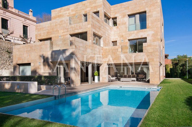 Foto 31eeb534-aab0-4ce3-b79b-821c5c00e601. Casa amb calefacció aparcament piscina a Pedralbes Barcelona