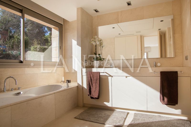Foto 43a74f06-e82d-4c47-8f40-563a7291899a. Casa amb calefacció aparcament piscina a Pedralbes Barcelona