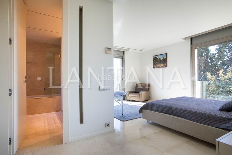 Foto 5e0c587d-8c2f-4b8d-bc7b-7eca952581c6. Casa amb calefacció aparcament piscina a Pedralbes Barcelona