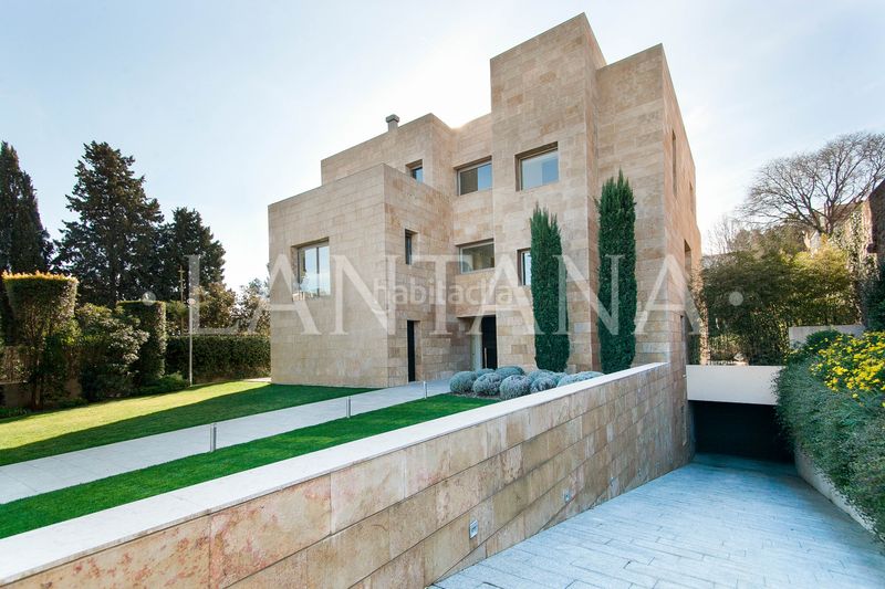 Foto 89c2bcba-1d52-4dac-a399-3e378d788def. Casa amb calefacció aparcament piscina a Pedralbes Barcelona