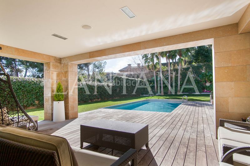 Foto bd6eeeb0-bbcf-49fb-9b25-216879cd5806. Casa amb calefacció aparcament piscina a Pedralbes Barcelona