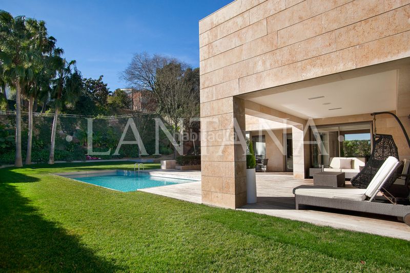 Foto f85dfa34-2ada-4243-9164-e9c55757c573. Casa amb calefacció aparcament piscina a Pedralbes Barcelona
