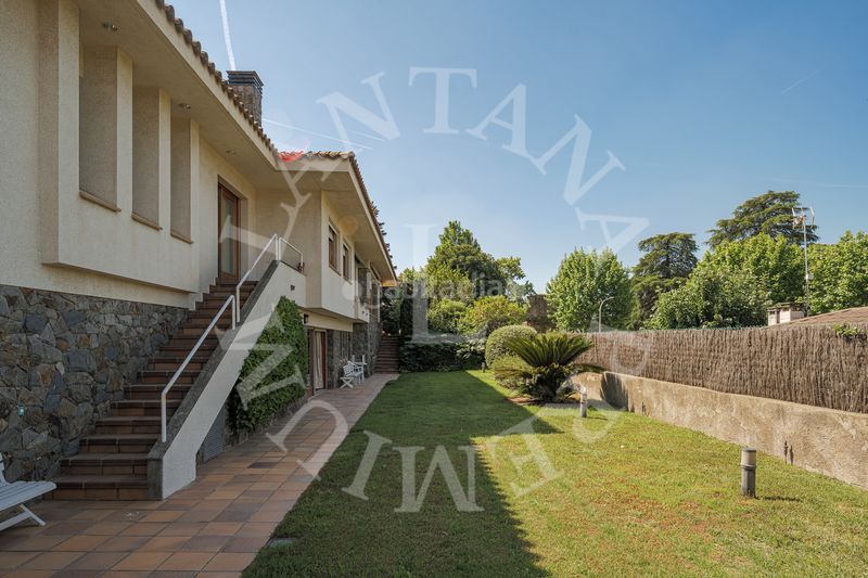 Foto 4858ced6-6f56-41b2-bf5c-7b37eb75947a. Casa amb xemeneia calefacció aparcament piscina a Garriga (La)