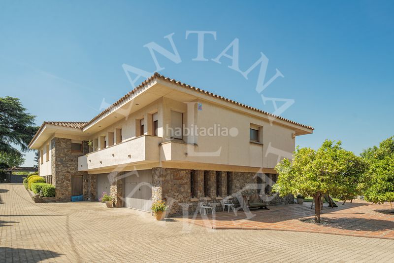 Foto 7d08d12f-642a-4757-816e-38d87900e842. Casa amb xemeneia calefacció aparcament piscina a Garriga (La)