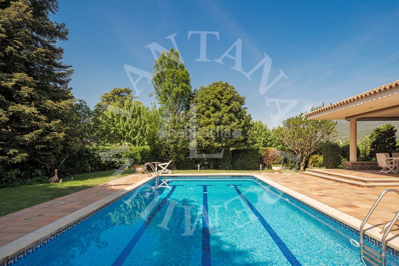 Foto b1877255-ac67-4fc8-8d92-8884bcf4d605. Casa amb xemeneia calefacció aparcament piscina a Garriga (La)