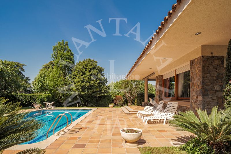 Foto ce16350b-609b-49f7-8aa9-20cea19fc710. Casa amb xemeneia calefacció aparcament piscina a Garriga (La)