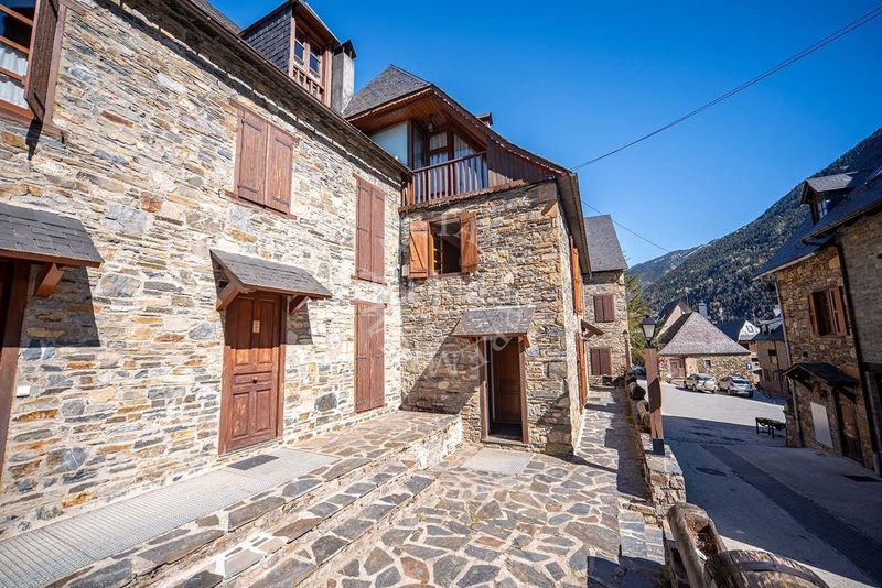 Foto f71f18f6-808c-4720-9be6-6fcb19c76040. Casa amb calefacció aparcament a Garòs Naut Aran