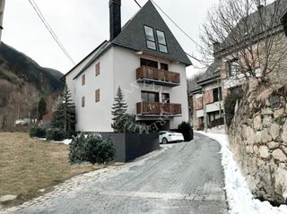 Pis  San pellegri. Apartamento con 3 habitaciones, parking y balcon en arties