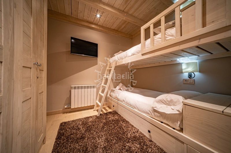 Foto b59b8ba7-2c8b-48bb-9056-61ef1504115e. Casa amb aparcament a Baquèira Naut Aran