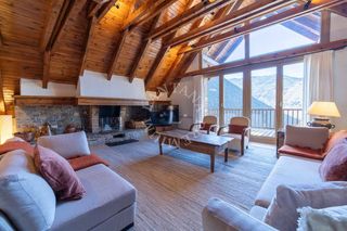 Casa  Pleta jus ag baqueira. Gran casa de 10 habitaciones y 7 baños en pleta de jus