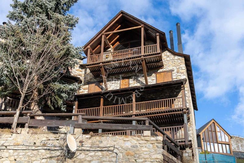 Foto d1df7ed1-1067-434f-a353-2d70d5281c5f. Casa amb calefacció a Baquèira Naut Aran