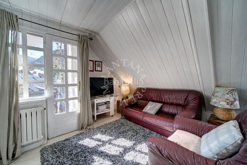 Foto fa83e42a-0b5b-4853-8071-31b79bb4a2d8. Casa amb aparcament a Salardú Naut Aran