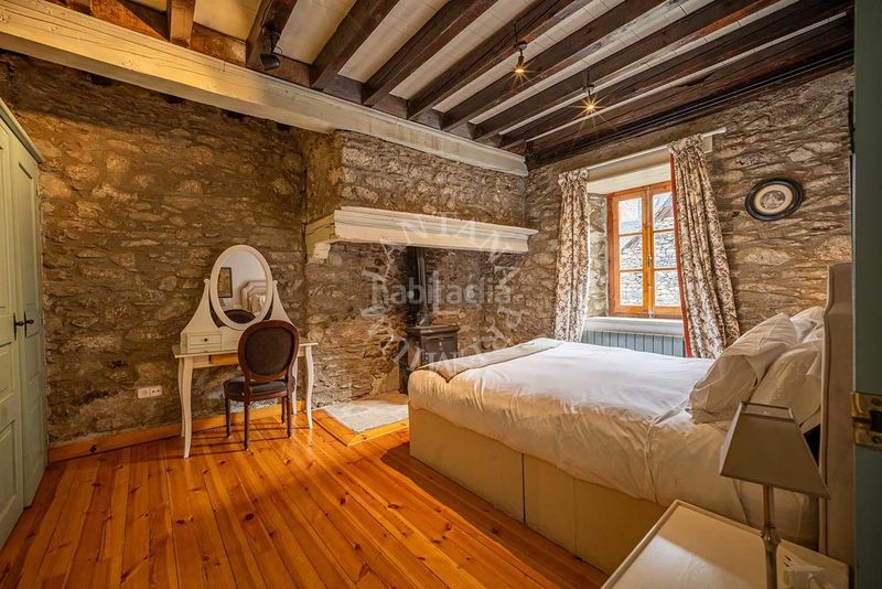 Foto 0d647fc5-c8f5-4c3e-b32c-c238a6db79c0. Casa gran casa aranesa en Escunhau con jardin y casa aneja en Vielha e Mijaran