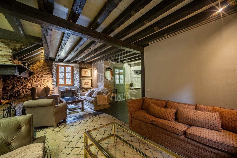 Foto 13e622a4-8029-4b41-96df-c4b63d38c8a3. Casa gran casa aranesa en Escunhau con jardin y casa aneja en Vielha e Mijaran