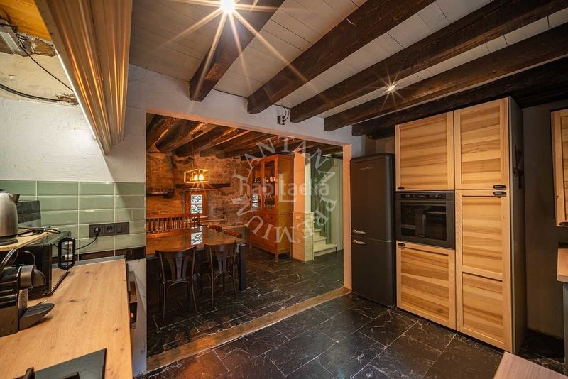 Foto 5fc00355-8805-408e-9112-1416928c8517. Casa gran casa aranesa en Escunhau con jardin y casa aneja en Vielha e Mijaran