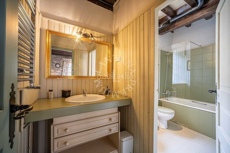 Foto 719beff9-9701-470d-946c-6112a6ef9457. Casa gran casa aranesa en Escunhau con jardin y casa aneja en Vielha e Mijaran