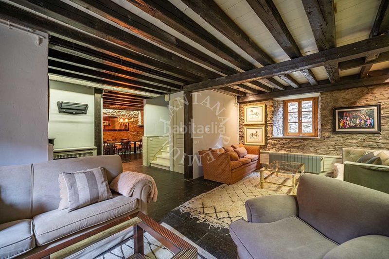 Foto f4e62dc8-adff-4a1e-ab56-f59f43a680c9. Casa gran casa aranesa en Escunhau con jardin y casa aneja en Vielha e Mijaran