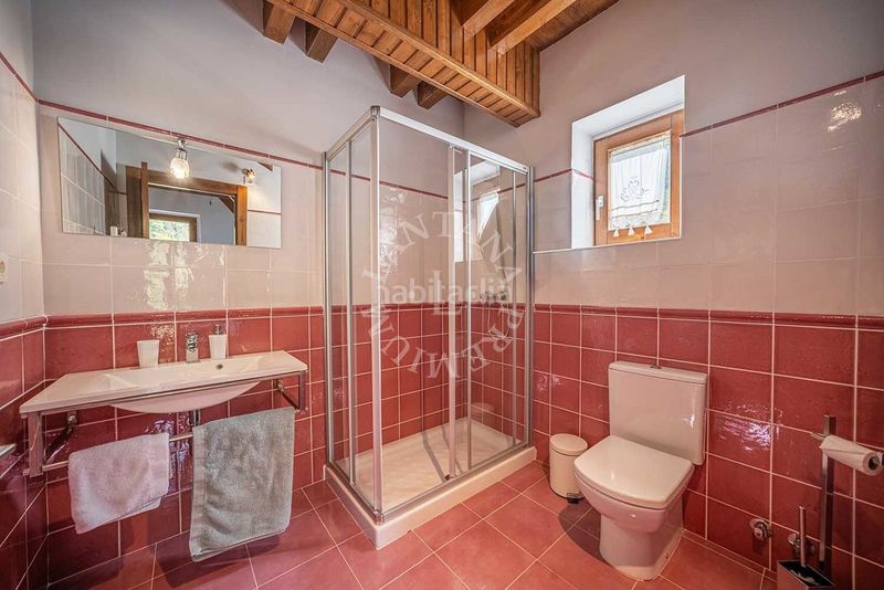 Foto 43a0562d-8d1b-4828-9184-ce81fb6a30ee. Casa  con jardin, parking y vistas en la zona alta de Vielha en Vielha e Mijaran