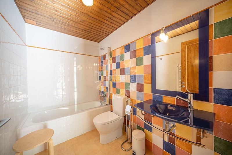 Foto 769d50a1-704c-40b9-9034-612010738590. Casa  con jardin, parking y vistas en la zona alta de Vielha en Vielha e Mijaran