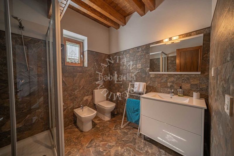 Foto ba8ec57b-6212-415c-bcfe-ec10ac8f98cc. Casa  con jardin, parking y vistas en la zona alta de Vielha en Vielha e Mijaran