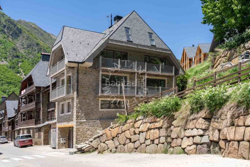 Foto bf3fed59-9af0-4f40-aedd-19d633729577. Casa amb aparcament a Bagergue Naut Aran
