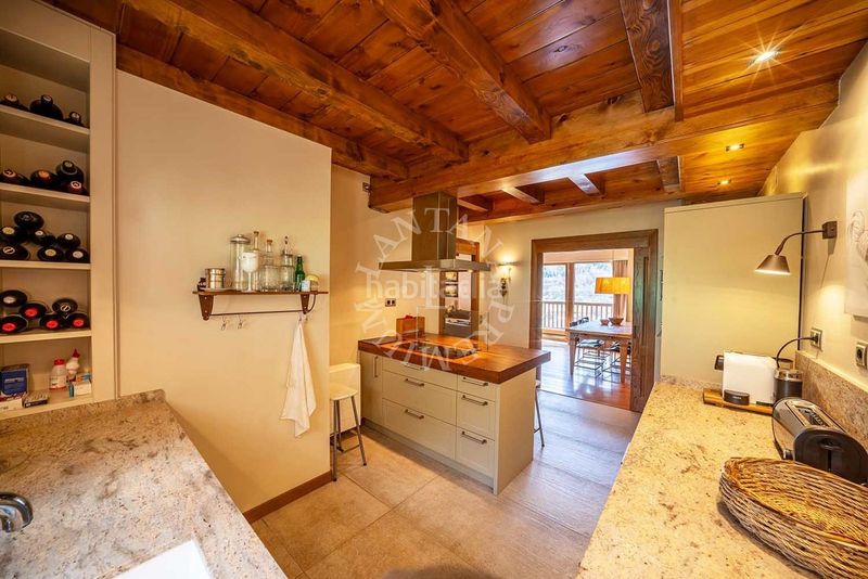 Foto 13fa8de9-4a85-438d-b9f2-c975219be362. Casa amb aparcament a Unha Naut Aran