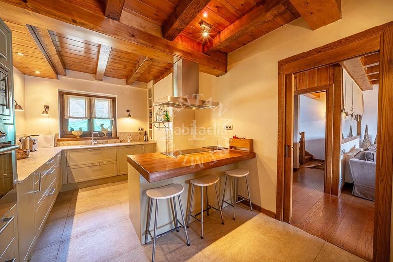 Foto b343a108-27fb-447a-83ba-809438d7d1e5. Casa amb aparcament a Unha Naut Aran