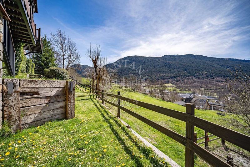 Foto cb369d3f-603c-4355-9d2e-900d588fd178. Casa amb aparcament a Unha Naut Aran