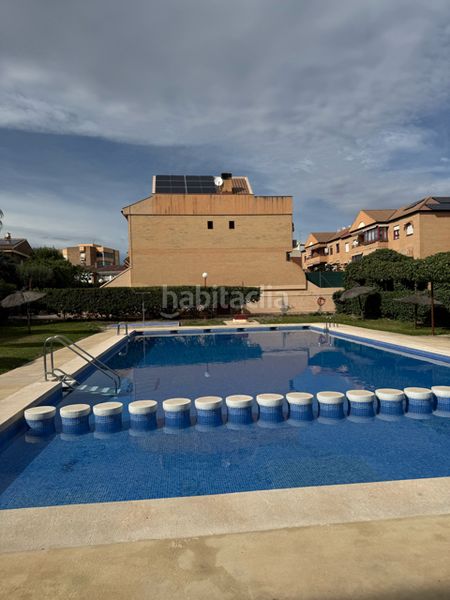 Foto d6b491ed-7094-4c5f-aeb7-535c66511983. Casa adossada amb xemeneia piscina a Centro San Juan de Alicante