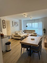 Pis  Carrer mosén pedro mena. Vivienda exclusiva en urbanización con piscina