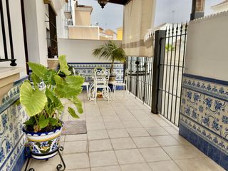 Haus in Umbrete. Casa en venta en umbrete, 4 dormitorios.
