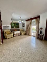Casa a Castilleja de la Cuesta. Casa en venta en castilleja de la cuesta, 5 dormitorios.