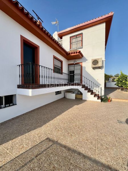 Foto fe125fdb-a4ee-425b-bd82-f015e80a8b0f. Casa con riscaldamento parcheggio in Castilleja de la Cuesta
