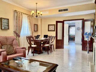 Casa a Cavaleri. Casa en venta en mairena del aljarafe, 5 dormitorios.