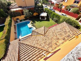 Xalet a Gines. Chalet en venta en pueblo, 7 dormitorios.