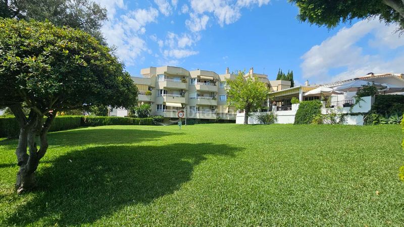 Foto 1039970b-a332-4ca8-9468-6cb72ec92a90. Apartament amb calefacció aparcament piscina a Montemar Torremolinos