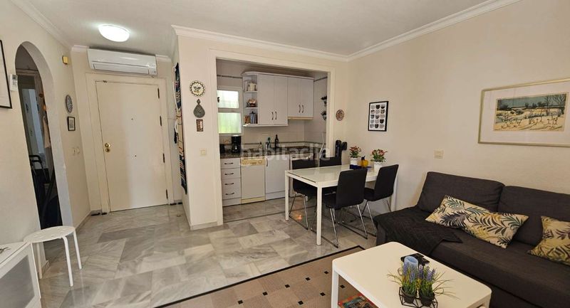 Foto d9df861d-03d2-4f98-9675-709a94762c96. Apartament amb calefacció aparcament piscina a Montemar Torremolinos