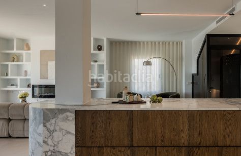 Foto b3e15bf9-1820-49a6-9e0e-3a6b2115d9a5. Àtic amb calefacció aparcament piscina a Nagüeles Alto Marbella