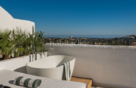 Foto c0e96626-8c3a-4e11-a250-2c0e99cddf67. Àtic amb calefacció aparcament piscina a Nagüeles Alto Marbella