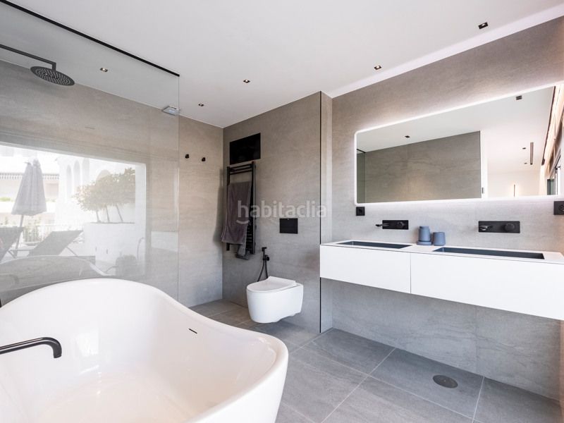 Foto 567c67f8-0143-445d-a58a-044abd379957. Apartament amb calefacció aparcament piscina a Río Real Marbella