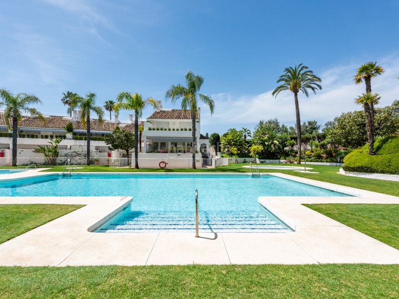 Foto c177c48b-2463-47d1-9de2-14a6c39f6787. Apartament amb calefacció aparcament piscina a Río Real Marbella
