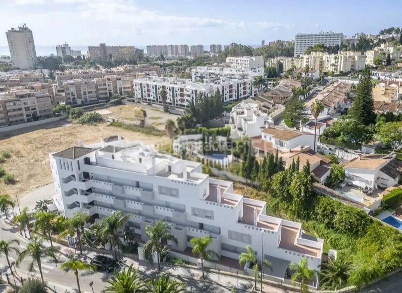 Foto 1faffdfe-20a1-492e-8f7b-abaca6dd1deb. Apartament amb aparcament piscina a La Colina Torremolinos