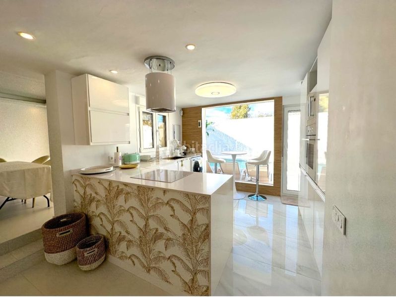 Foto b18ea86f-25d1-48d7-aa51-7885074f4d29. Chalet en Calahonda Mijas