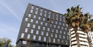 Edifici a La Marina del Prat Vermell. Edificio de oficinas en venta en zona franca