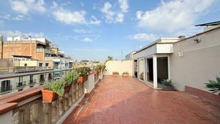 Miete Dachwohnung in L´Antiga Esquerra de l´Eixample. Ático en alquiler temporal vacacional en consell de cent con enr
