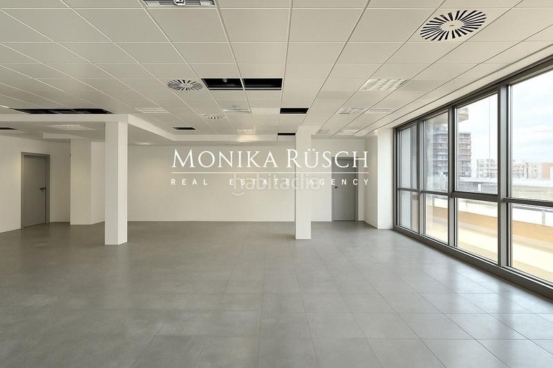 Foto 79ebe10f-1b7a-4185-900c-9bd12db33bd4. Lloguer oficina amb calefacció a El Parc i la Llacuna del Poblenou Barcelona