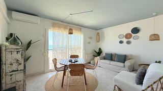 Pis a Centre. Apartamento en venta con vistas al mar en primera línea de la pl