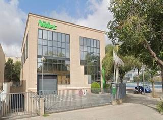 Location Édifice à Granvia LH. Alquiler de nave en calle de rafael barradas, en lhospitalet de