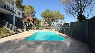 Casa a Olivella. Fantástico chalet funcional en venta con piscina y gran parcela